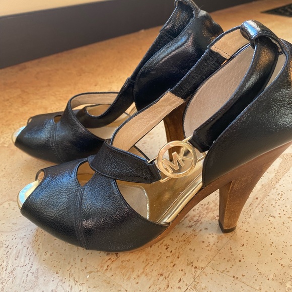 Michael Kors Strappy Black and Gold sandals - Picture 1 of 5